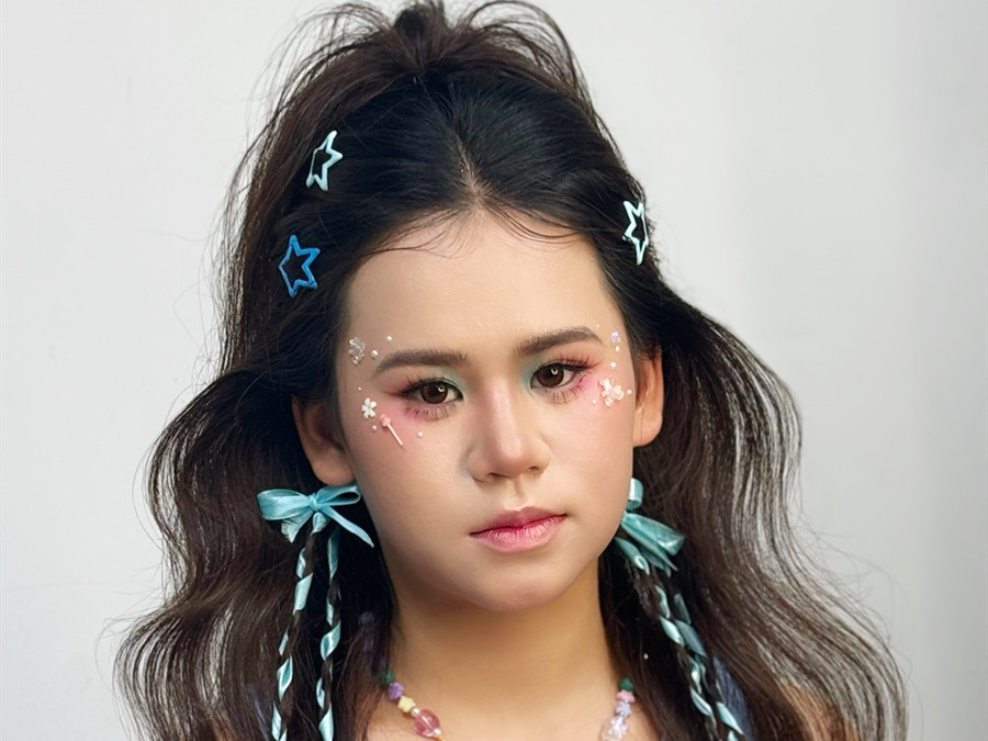 多巴胺應(yīng)援妝，廣西彩妝藝術(shù)造型學校講解